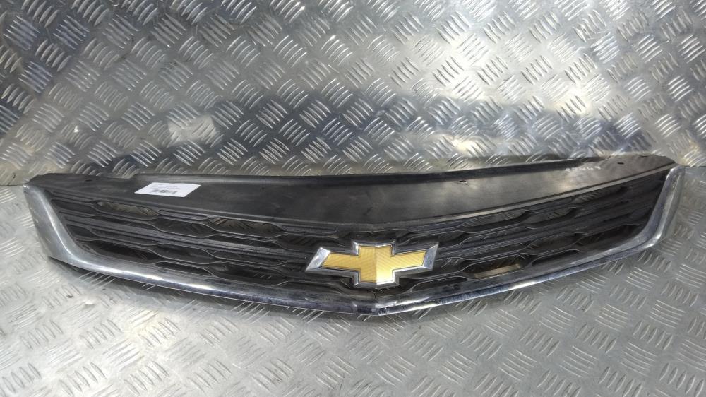 решетка радиатора Chevrolet Cruze 2 поколение 2017, цвет, 84063327 - фото №1
