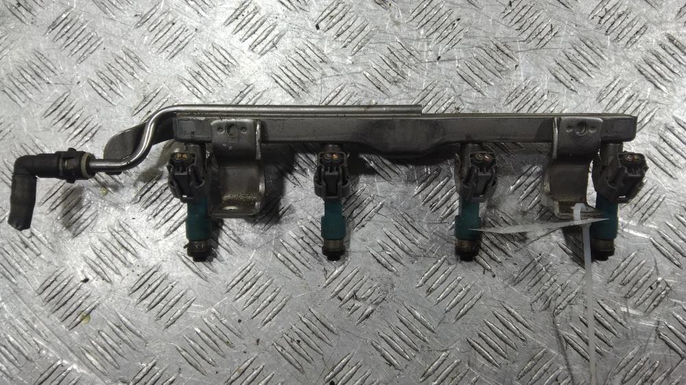 топливная рампа Mazda 3 BL 2008, цвет - фото №1