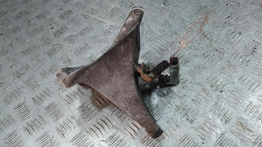 кронштейн двигателя Audi Q7 4L 2006, Бензин 4.2, цвет, 7L8199308A - фото №1