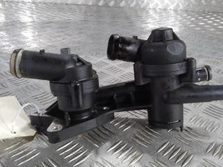 корпус термостата Volkswagen Golf 6 поколение 2009, цвет, 03C121026S