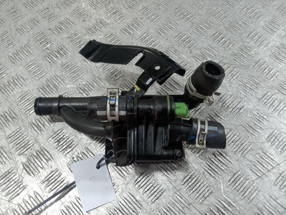 корпус термостата Citroen C5 2 поколение 2008, цвет, 9670253780 - фото №1