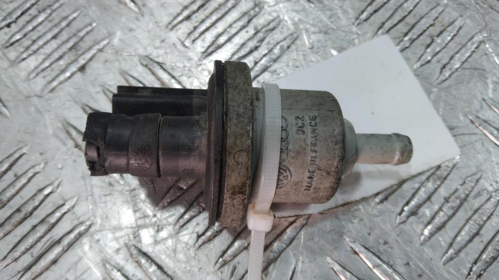 клапан вентиляции топливного бака Volkswagen Golf 5 поколение 2007, цвет, 06D133517B - фото №1