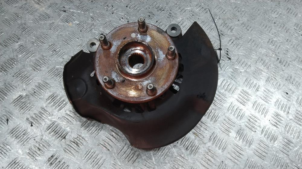 кулак поворотный левый Toyota Voxy 2 поколение 2009, цвет - фото №1