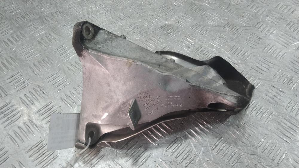 кронштейн двигателя BMW 3 серия E90/E91/E92/E93 2006, цвет, 22116760307 - фото №1