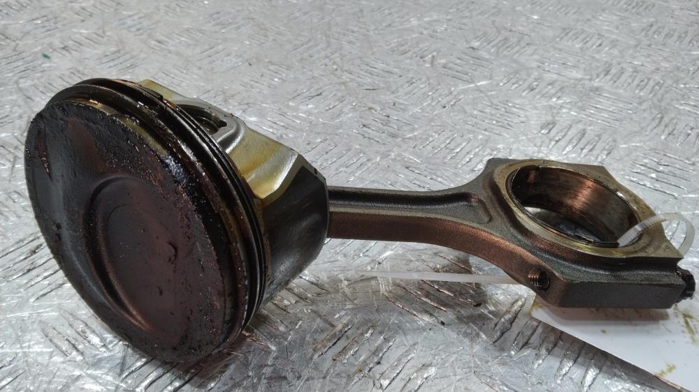 поршень Kia Optima 4 поколение 2015, цвет - фото №1