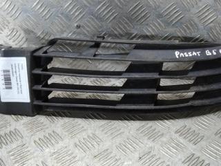 Заглушка (решетка) в бампер передний Volkswagen Passat B5 [рестайлинг] 2001, цвет, 3B0853666H