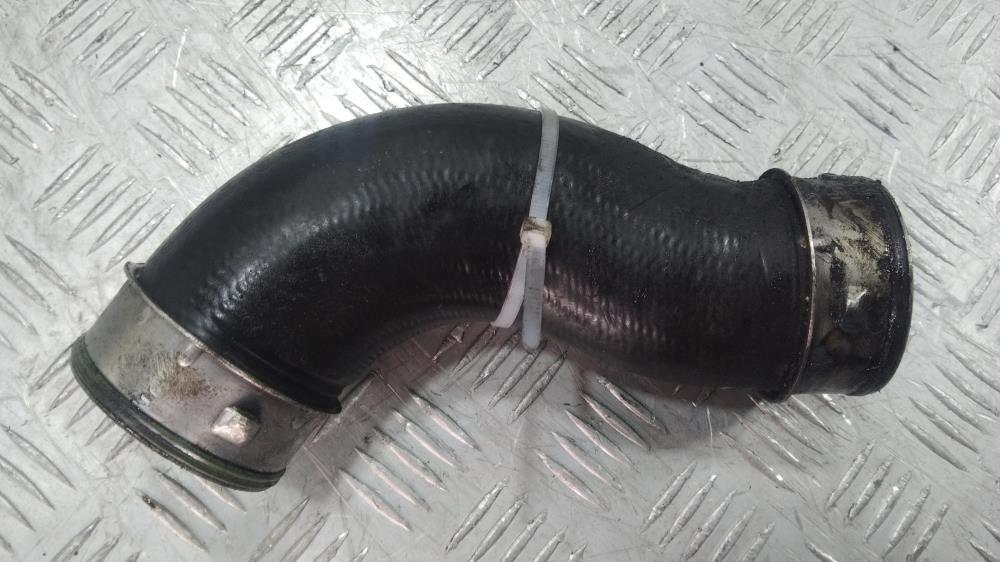 патрубок интеркулера Volkswagen Golf 4 поколение 2001, цвет, 1K0145838D - фото №1