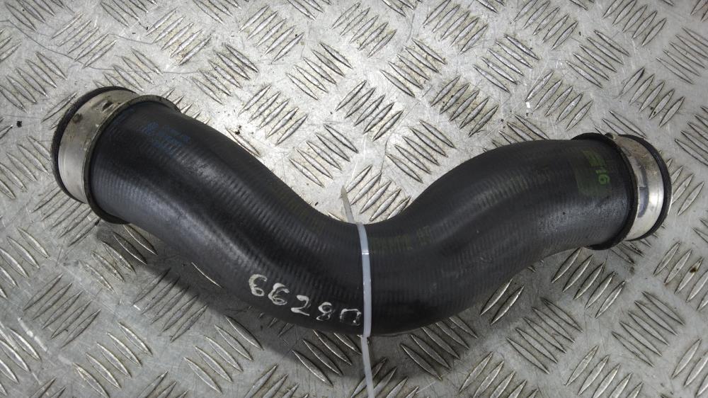 патрубок интеркулера Volkswagen Golf 6 поколение 2008, цвет, 1K0145834P - фото №1