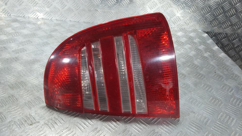фонарь задний правый Skoda Superb 1 поколение 2005, цвет, 1SCX-13404-AA - фото №1