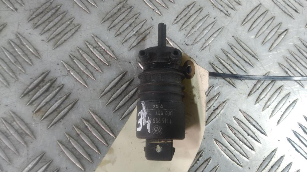 насос (моторчик) омывателя стекла Volkswagen Golf 3 поколение 1996, цвет, 1H6955651 - фото №1