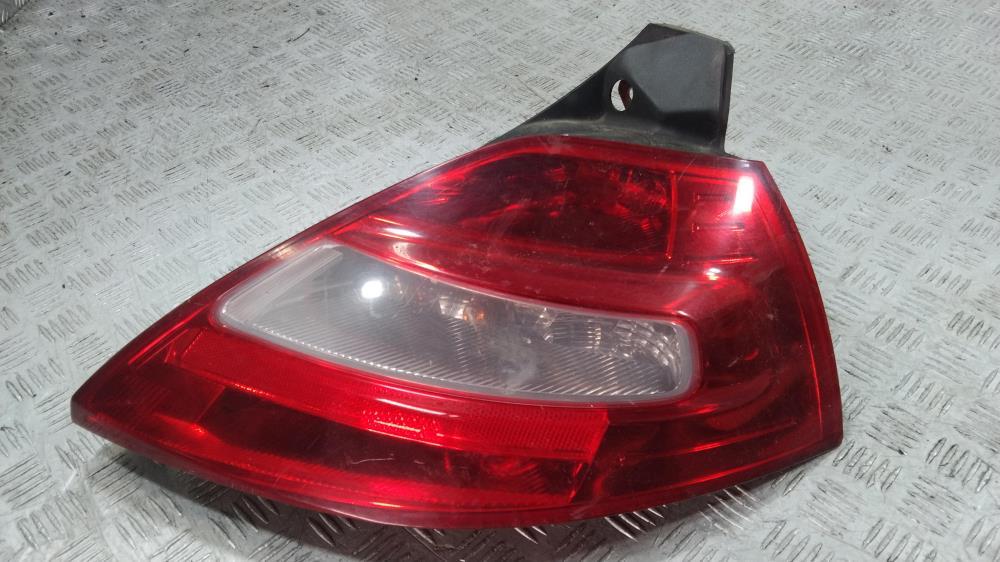 фонарь задний правый Renault Megane 2 поколение 2004, цвет, 8200413216 - фото №1