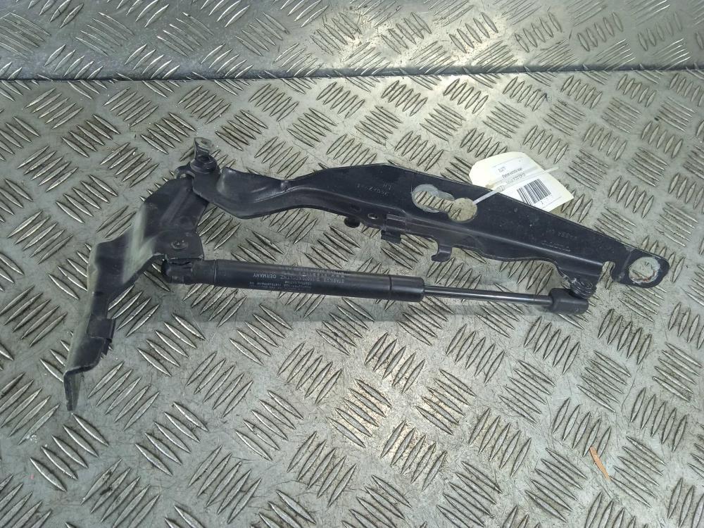 петля капота левая Volvo XC60 1 поколение 2010, цвет - фото №1