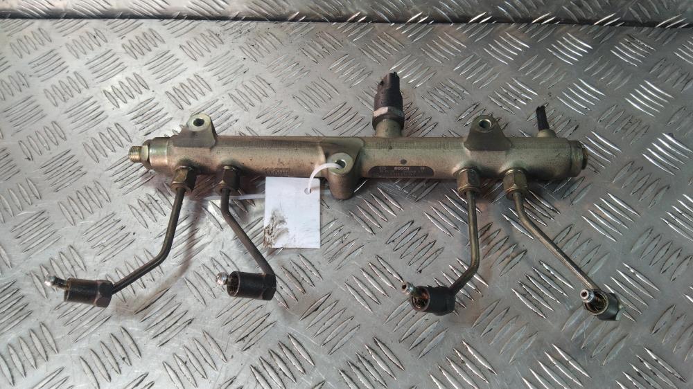 топливная рампа Chrysler Voyager 4 поколение 2003, цвет, 0445214041 - фото №1