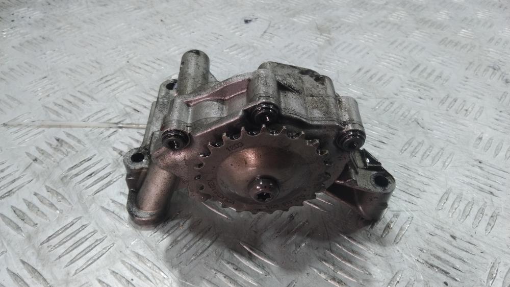 насос масляный Volkswagen Golf 4 поколение 2001, цвет - фото №1