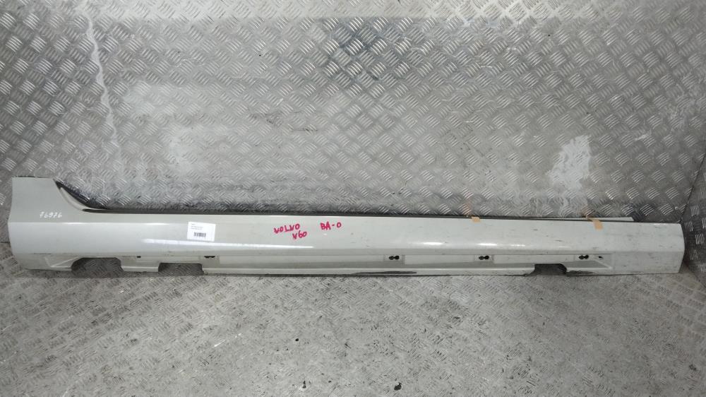 накладка на порог Volvo V60 1 поколение 2012, цвет - фото №1