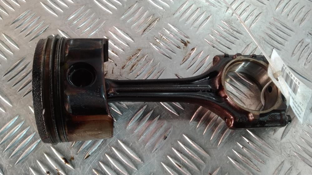 поршень Audi A4 B6 2003, цвет - фото №1