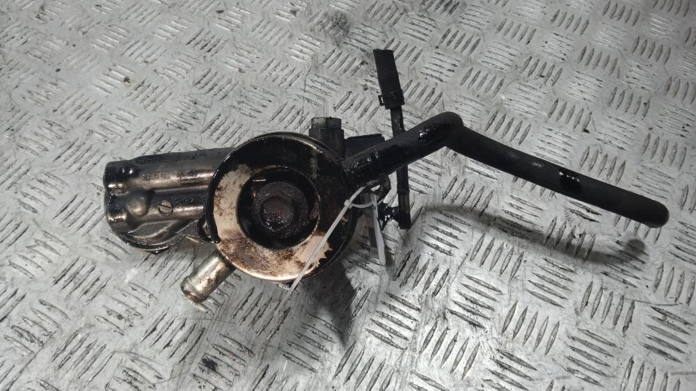 теплообменник масляного фильтра Mazda 6 GG 2004, цвет - фото №1