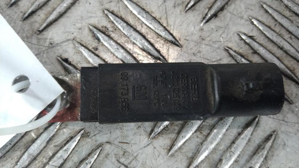 датчик (прочие) Opel Astra G 2002, цвет, 0310025019 - фото №1