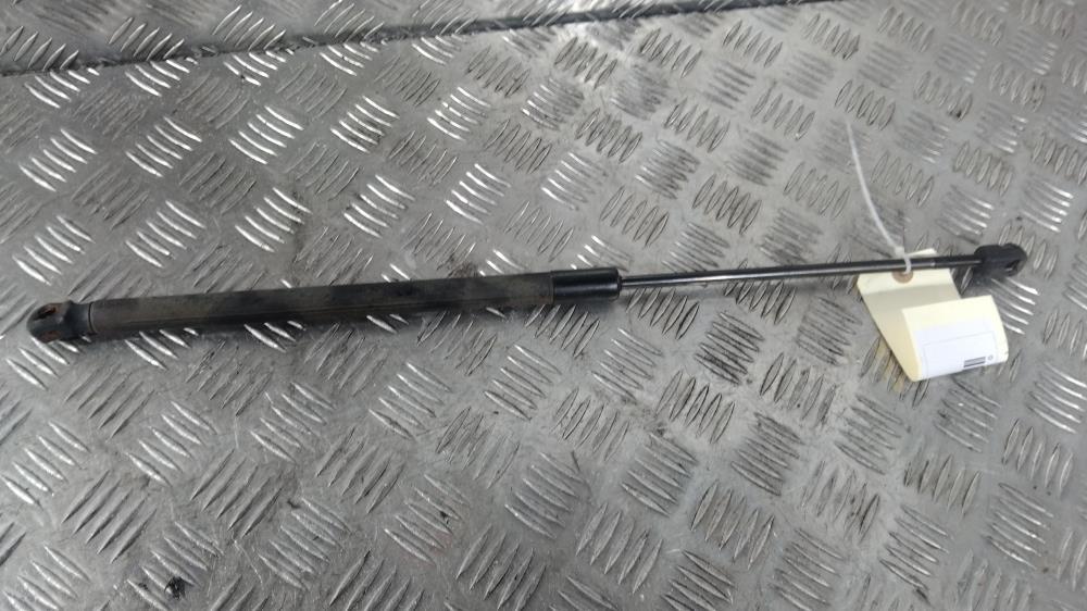 амортизатор капота Mazda 3 BK 2005, цвет - фото №1