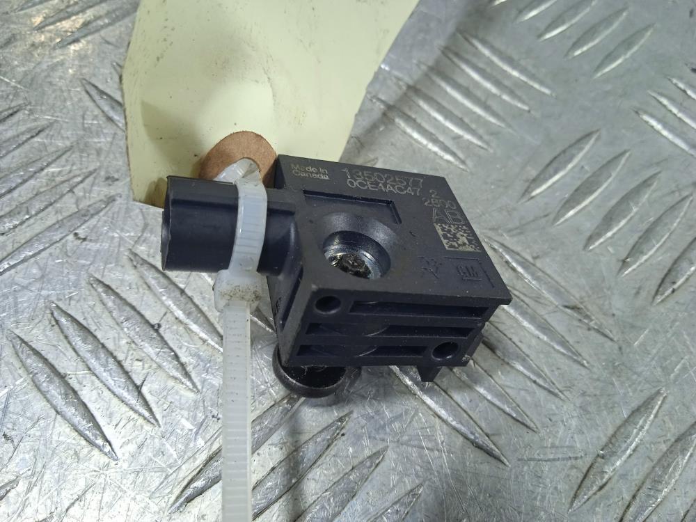 датчик удара Chevrolet Volt 1 поколение 2014, цвет, 13502577 - фото №1