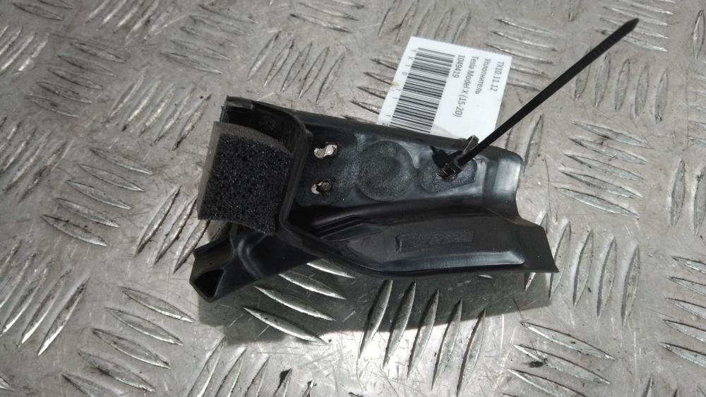 уплотнитель Tesla Model X 1 поколение 2019, Электро , цвет, 1049419 - фото №1