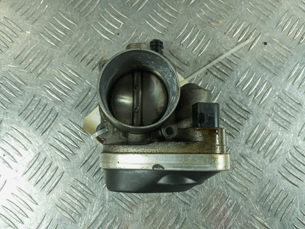 заслонка дроссельная Renault Megane 2 поколение 2005, цвет, 8200190230 - фото №1