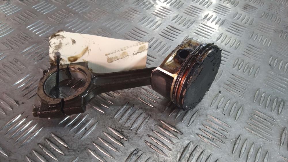 поршень Mini Cooper R50 2002, цвет - фото №1