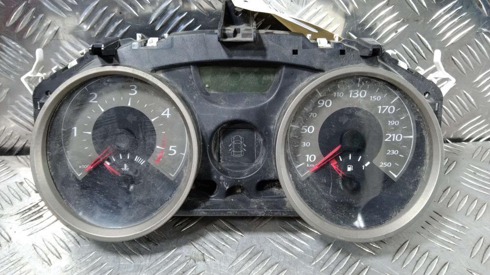 Щиток приборов (приборная панель) Renault Megane 2 поколение 2005, Дизель 1.5, цвет, 8200720308 - фото №1