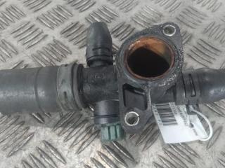 фланец (тройник) системы охлаждения Volkswagen Golf 4 поколение 2001, цвет, 06A121133BB