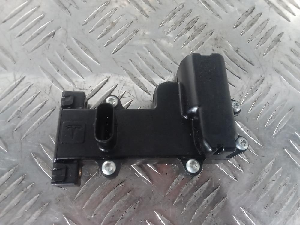 активатор (привод) замка двери Tesla Model X 1 поколение 2019, Электро , цвет, 1045353 - фото №1