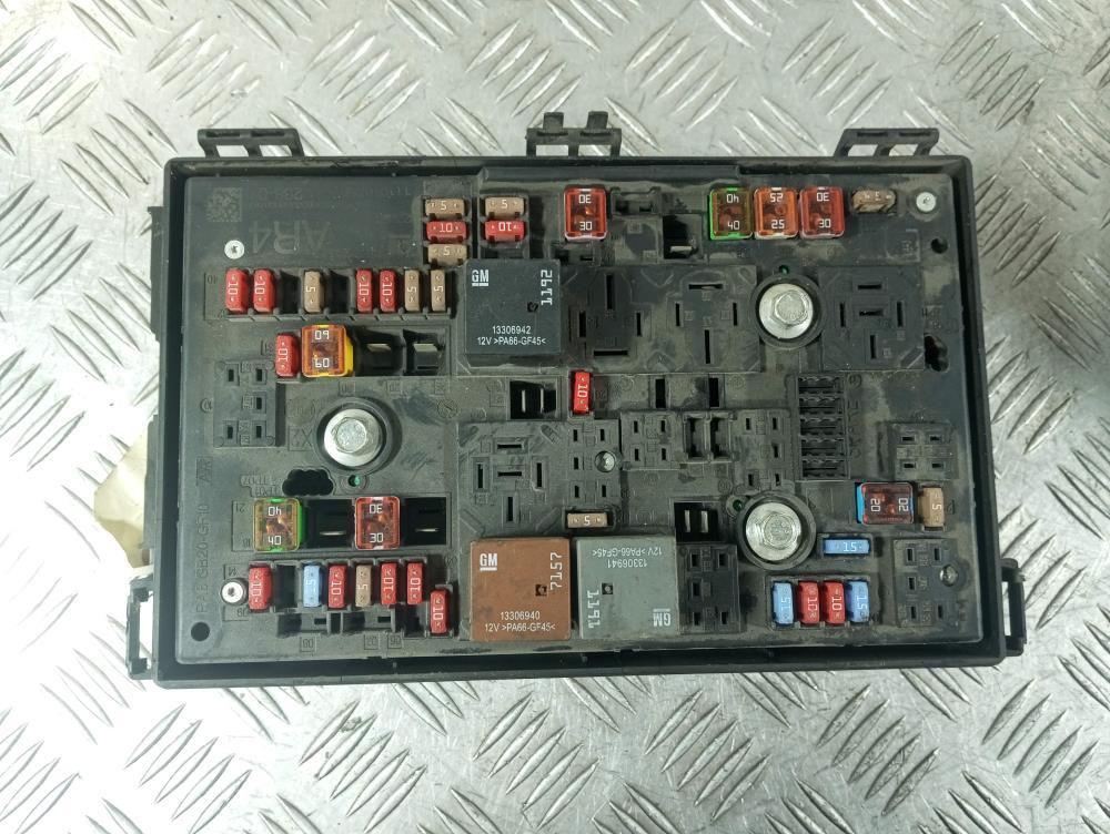 блок предохранителей Chevrolet Volt 1 поколение 2014, цвет, C11000139 - фото №1