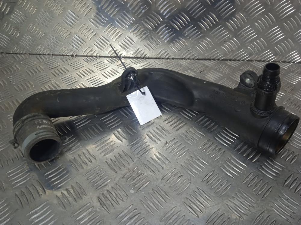 патрубок интеркулера Skoda Fabia 2 поколение (5J) 2008, цвет, 6Q0129654 - фото №1