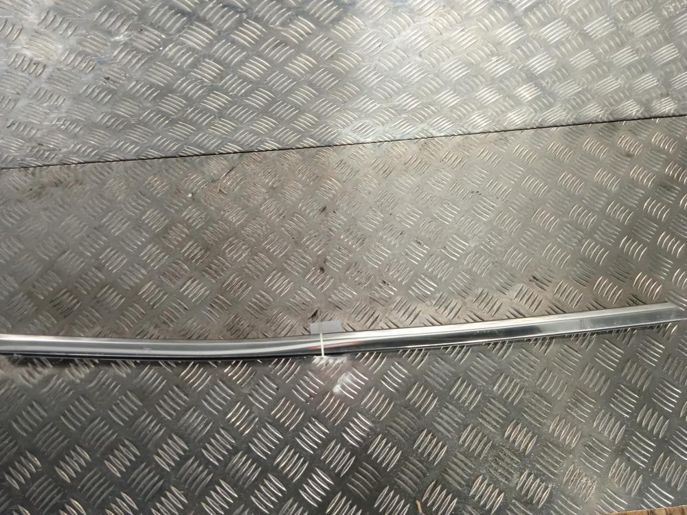 молдинг двери передней правой Tesla Model 3 1 поколение 2019, Электро , цвет, 1080684 - фото №1