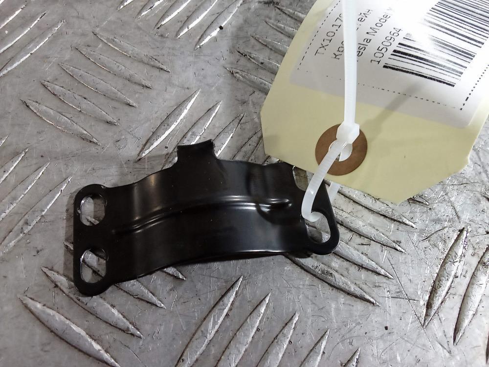 кронштейн (крепление) Tesla Model X 1 поколение 2019, Электро , цвет, 1050964 - фото №1