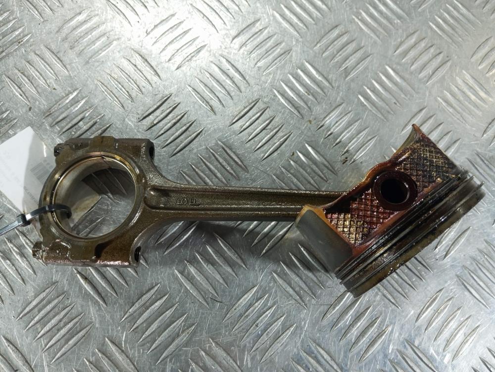 поршень Mazda 3 BL 2008, цвет - фото №1