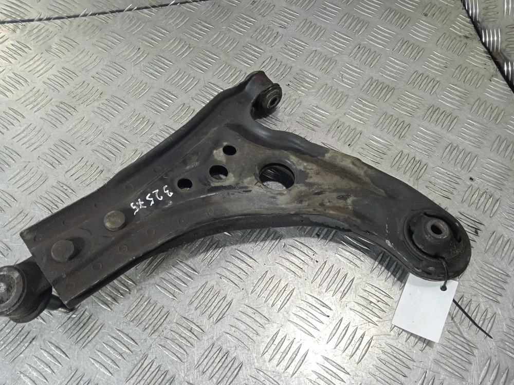 рычаг передний правый Chevrolet Aveo T200 2005, цвет - фото №1