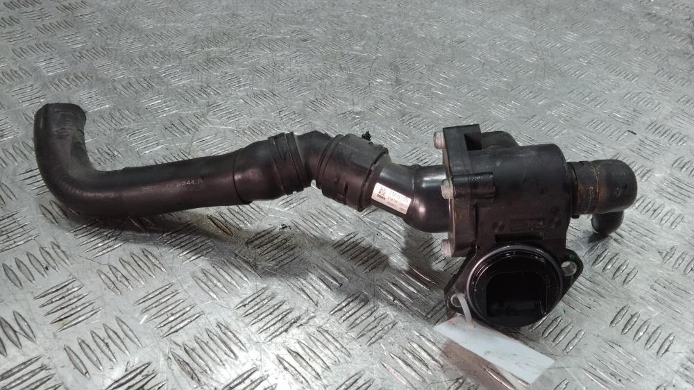 корпус термостата Volkswagen Passat B6 2008, цвет, 06F121111 - фото №1