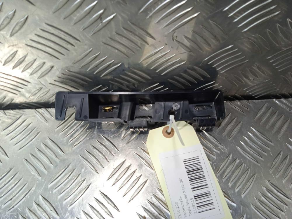 кронштейн (крепление) Tesla Model X 1 поколение 2019, Электро , цвет, 1108815 - фото №1