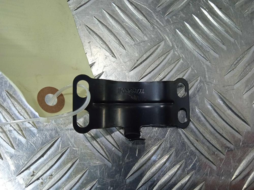 кронштейн (крепление) Tesla Model X 1 поколение 2019, Электро , цвет, 1050964 - фото №1