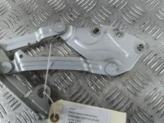 петля капота правая Volkswagen Golf Plus 1 поколение 2008, цвет, 5M0823302