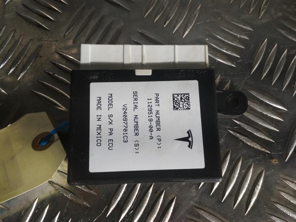 блок управления парктрониками Tesla Model X 1 поколение 2019, Электро , цвет, 1129519 - фото №1