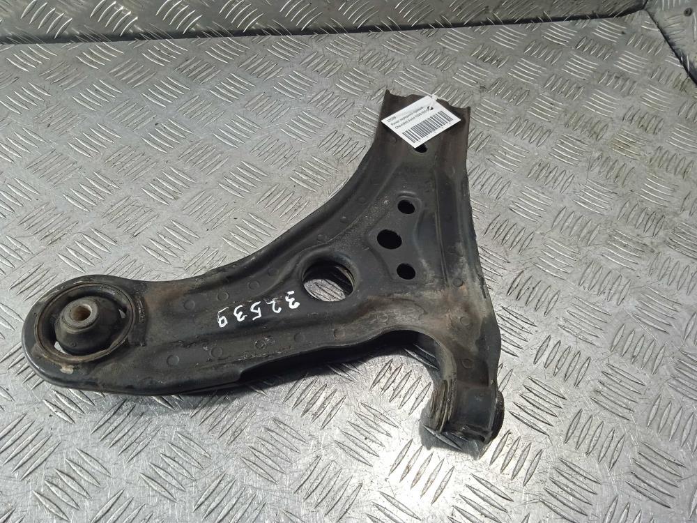 рычаг передний правый Chevrolet Aveo T200 2005, цвет - фото №1