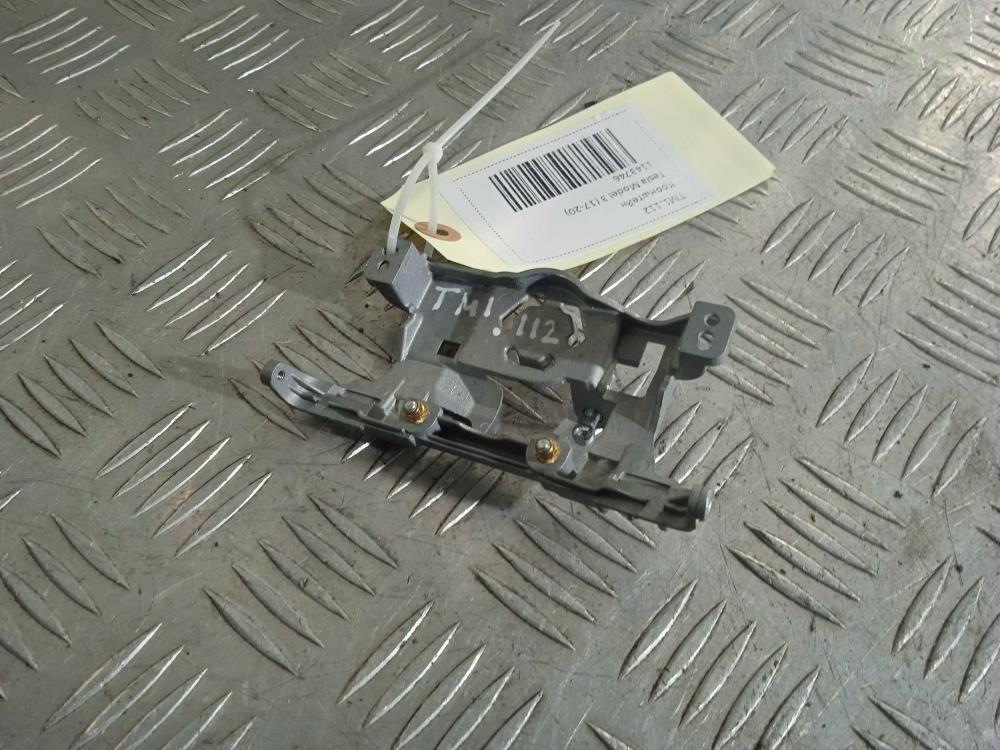 кронштейн (крепление) Tesla Model 3 1 поколение 2019, Электро , цвет, 1143746 - фото №1