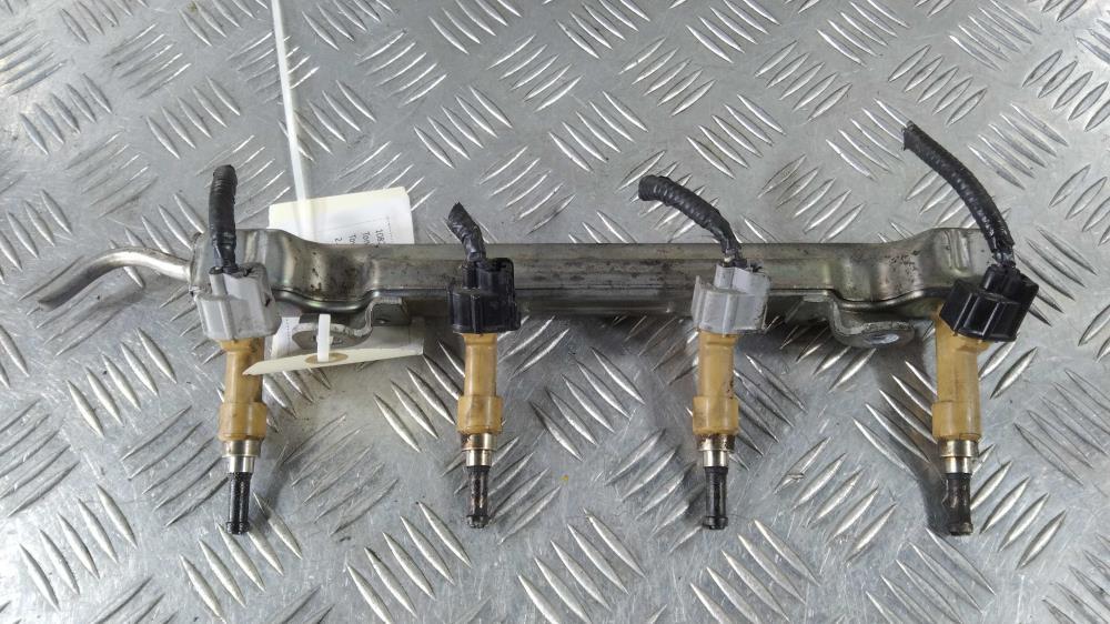 топливная рампа Toyota Voxy 2 поколение 2008, цвет - фото №1