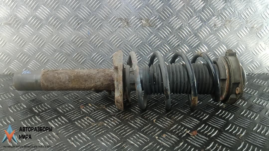 Стойка Volkswagen Jetta 5 поколение 2007, 2.0 л., дизель, МКПП, седан, 1K0412331B, 1K0411105BC, 1T0413031GG - фото №1