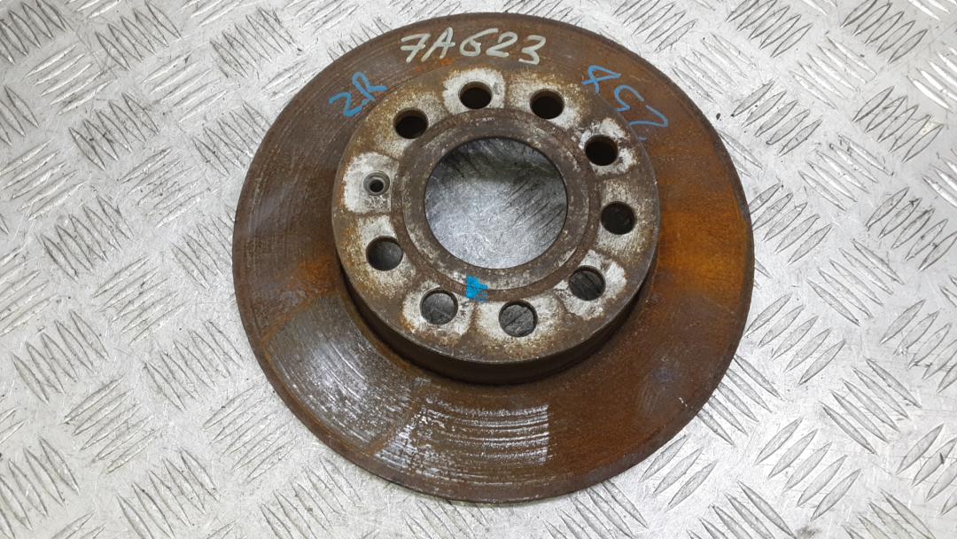 диск тормозной задний Volkswagen Jetta 5 поколение 2007, 2.0 л., дизель, МКПП, седан, 1K0615601AC - фото №1