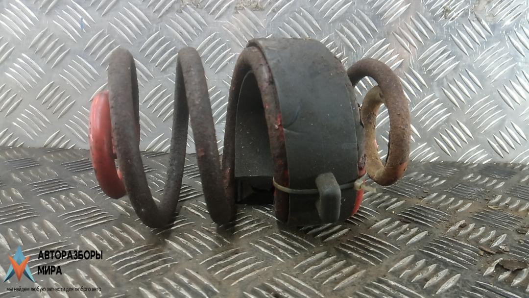 пружина задняя Volkswagen Transporter T4 1997, 2.4 л., дизель, МКПП - фото №1