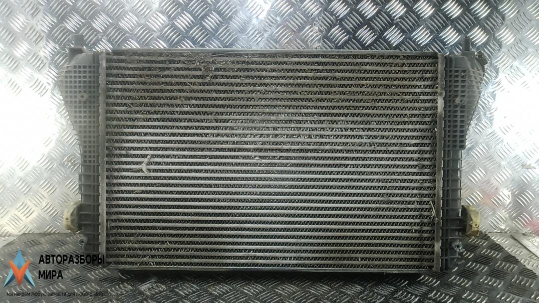 радиатор интеркулера Volkswagen Passat B7 2013, 1.6 л., дизель, МКПП, седан - фото №1