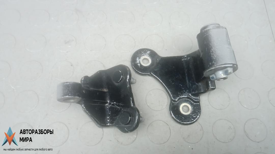 петля двери Mercedes-Benz C-Класс W204/S204 2010, 2.2 л., D C220 CDI, дизель, МКПП, седан - фото №1