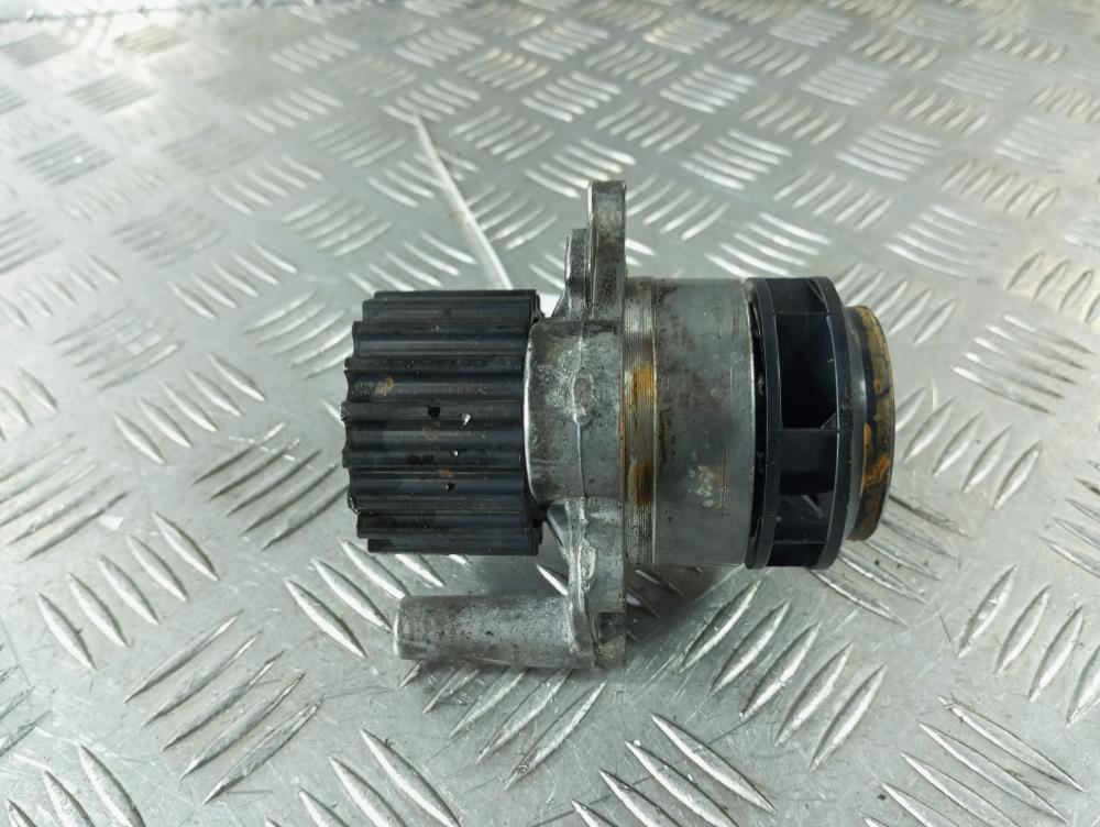 помпа Volkswagen Golf 5 поколение 2007, цвет, 045121019D - фото №1